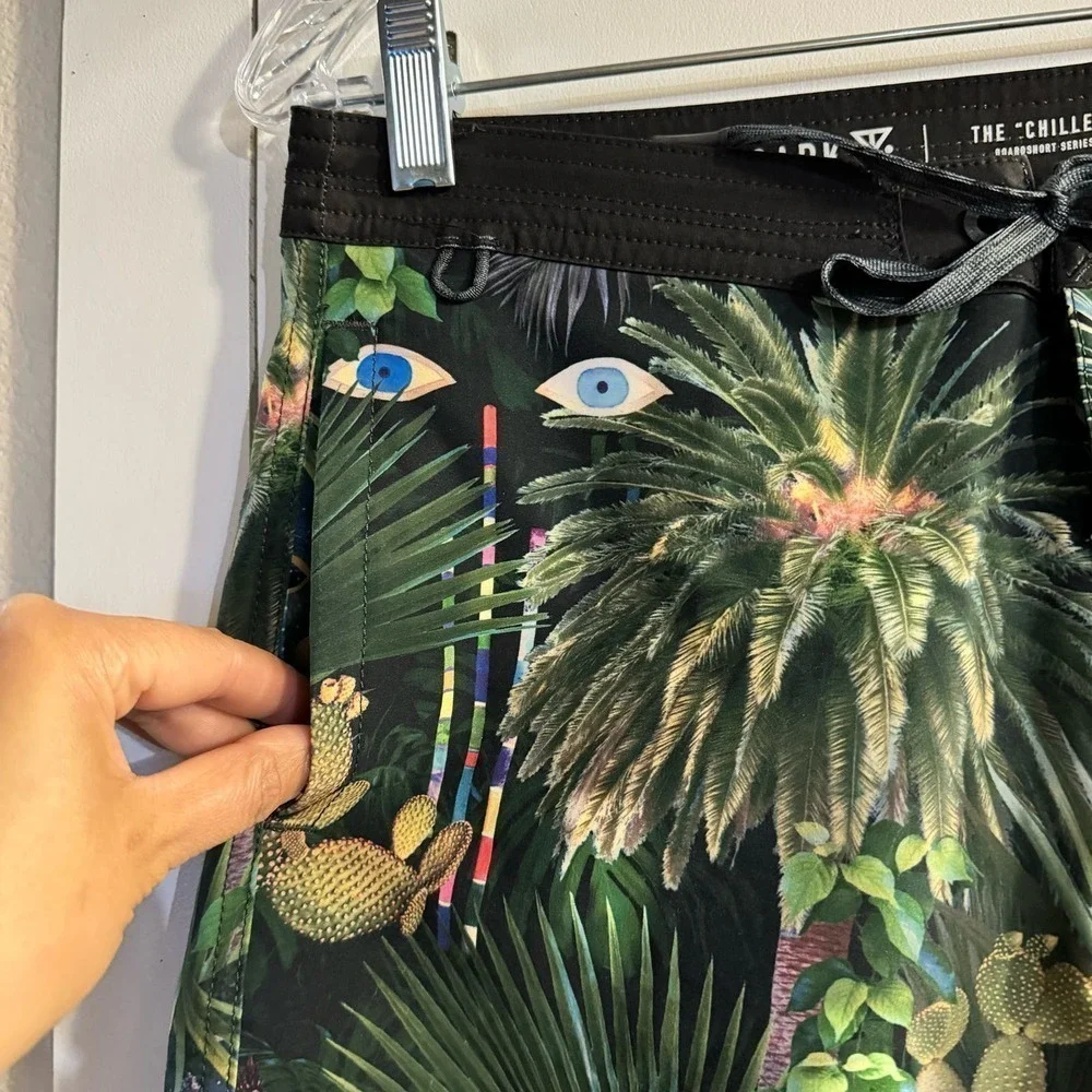 ROARK MEN'S CHILLER JARDIN OASIS 17”Boardshorts Size 28 Swimwear Resortwear